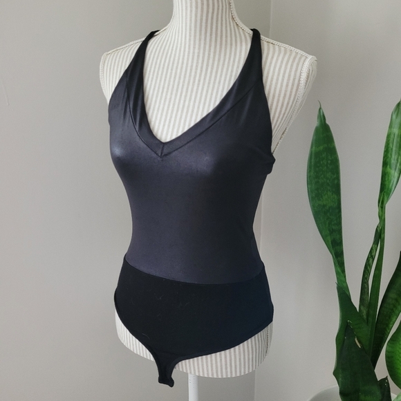 Guess bodysuit small black vegan leather deep vneck halter - Picture 3 of 12